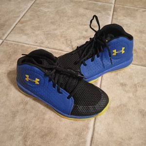 Boys blue and yellow under armour shoes size 3 y